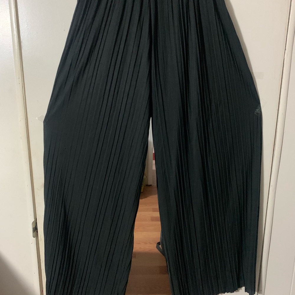 Black Pleated Wide-Leg Pants